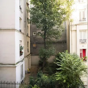 https://love-nest-near-montmartre-7-min-walk.fr-paris.fr