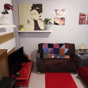 Familial Pour 2,3,4 Personnes De 44m2- Accessible Handic -rez De Chaussee-vues Sur Rue Et Patio Prive - Sejour, Separee-cuisine,salle De Bain,lit Double Et Canape-lit 2pers-entree De La Rue Berzelius-5 Minutes Du Metro Brochant-lig Appartamento Parigi